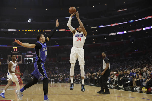 DOK RIVERS POŠTUJE SRPSKE OBIČAJE: Klipersi slavili bez Tea i Bobija, Vučevićev dabl-dabl nedovoljan Orlandu!