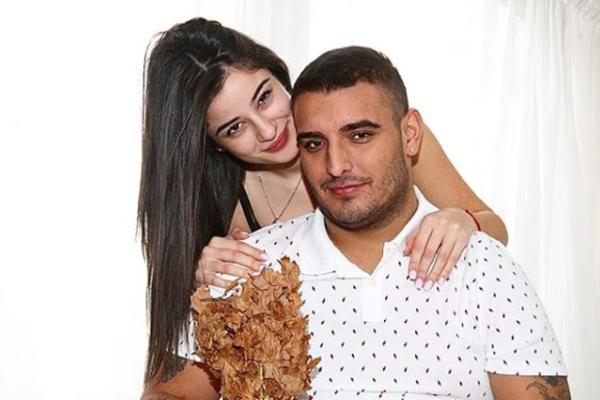 DARKO LAZIĆ ZA BOŽIĆ POKLONIO MARINI NAJLEPŠI POKLON: Neobično darivanje uz poljubac!