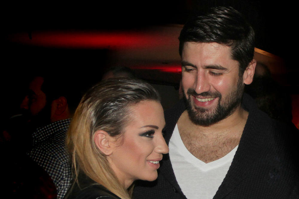 OVE DVE DEVOJKE SU BITNE U RAĐENOVOM ŽIVOTU: Nisu ni Ana ni Milica, a ON ih je PONOSNO GRLIO NA FOTKI!