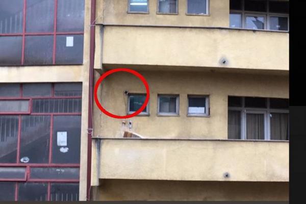 SKANDAL U MAKEDONIJI: Video je nešto neobično zakačeno za prozor ŽENSKOG STUDENTSKOG TOALETA! Cela zemlja u ŠOKU!