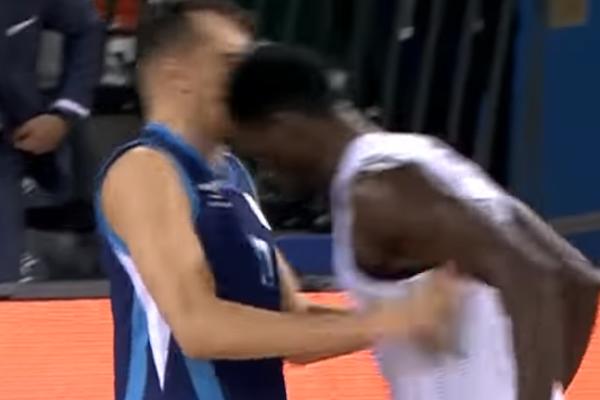 ZINEDIN ZIDAN 2.0: Pomračenje uma Majkla Erika - nabod glavom u nos, opšta ludnica u Turskoj!