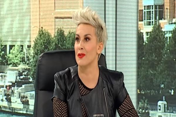 DRAGA INDIRA, ŠTA UČINI S LICEM, IZGLEDAŠ KAO DŽOKER: Fanovi ZGROŽENI, isprozivali pevačicu zbog BOTOKSA (FOTO)