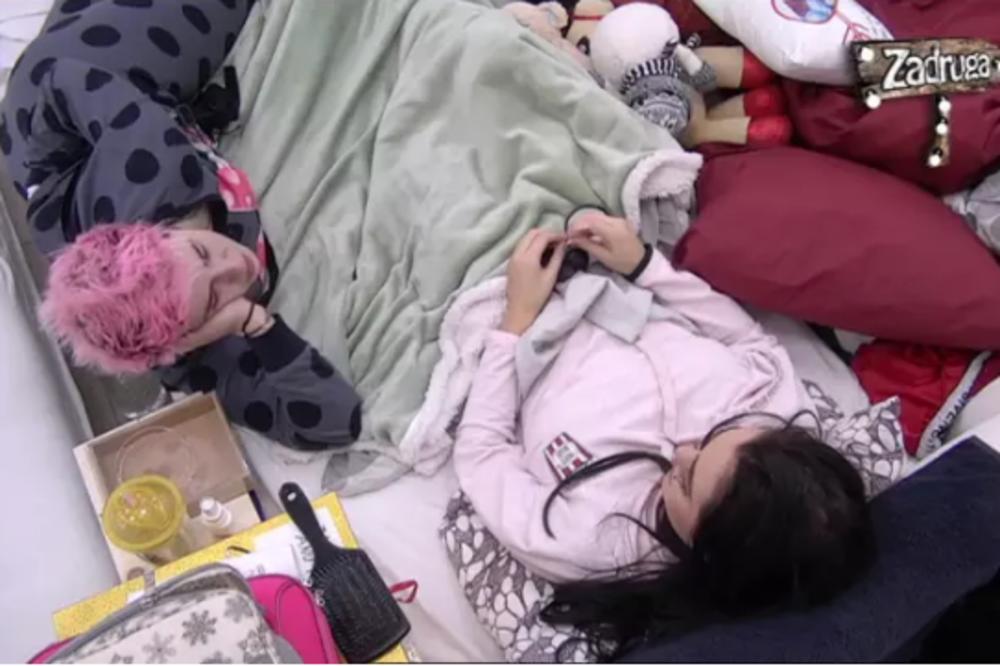 PRVI GEJ POLJUBAC U ZADRUZI: Matora smuvala NAJJAČU RIBU, svi je znate!