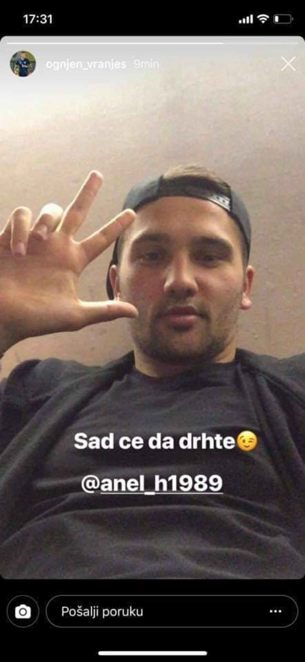 Fotka Anela Hadžića sa tri prsta  