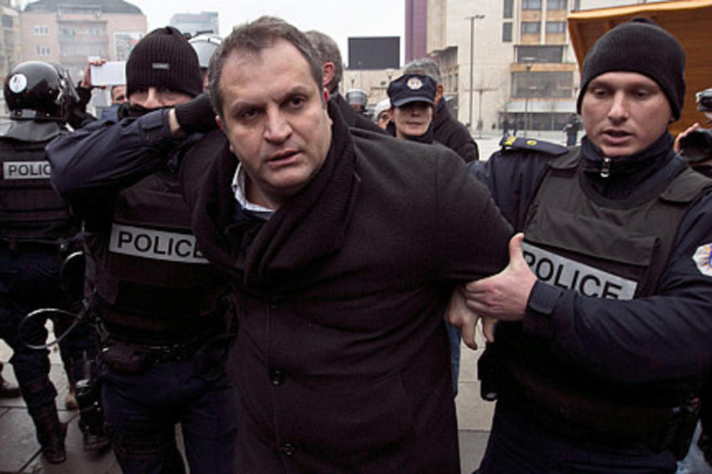 KO JE MISTERIOZNI ALBANAC KOJI PREGOVARA S SRBIMA: Gradonačelnik, preletač, ali i AMERIČKI ČOVEK s VELIKOM TAJNOM!