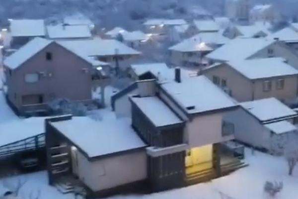 CRNA GORA PARALISANA ZBOG SNEGA: Pao i na primorju, otkazani letovi za Beograd! (VIDEO)