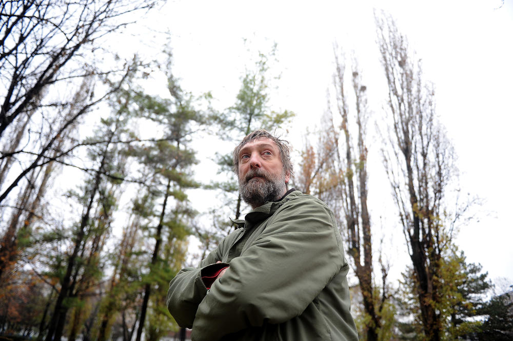 BOJTE SE ALAHA: SMISAO ŽIVOTA I SMRTI ĆAMILA SIJARIĆA: Predstava Zlatka Pakovića u UK Stari grad