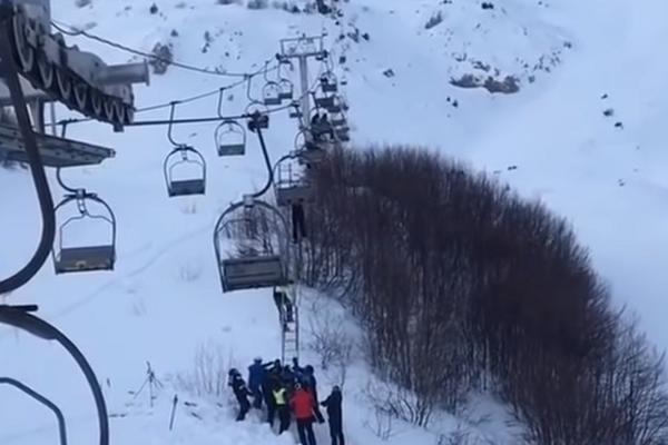 UŽAS NA KOZARI: Momak pao pod mašinu za sneg!