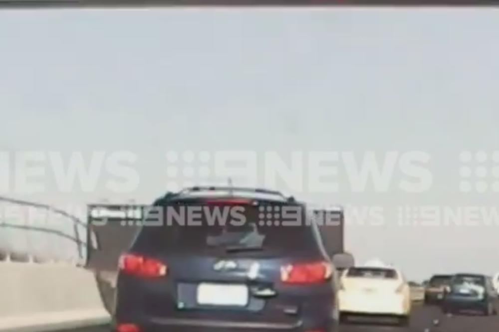 VOZIO JE AUTOPUTEM, KADA SE ISPRED NJEGA SRUČIO UŽAS: Ovako nešto se retko dešava, ima sreće što je živ! (VIDEO)