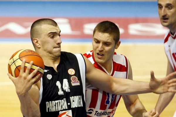 TAKVIH KAO TI IMAMO KOLIKO HOĆEŠ: Zvezdina ispala veka iliti kako su oterali Nikolu Pekovića posle jednog dana!