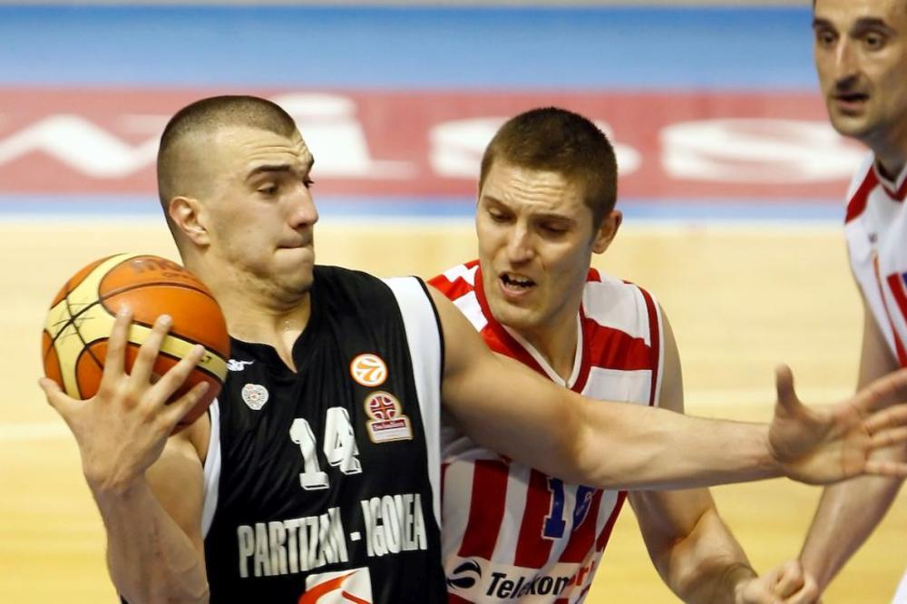 TAKVIH KAO TI IMAMO KOLIKO HOĆEŠ: Zvezdina ispala veka iliti kako su oterali Nikolu Pekovića posle jednog dana!