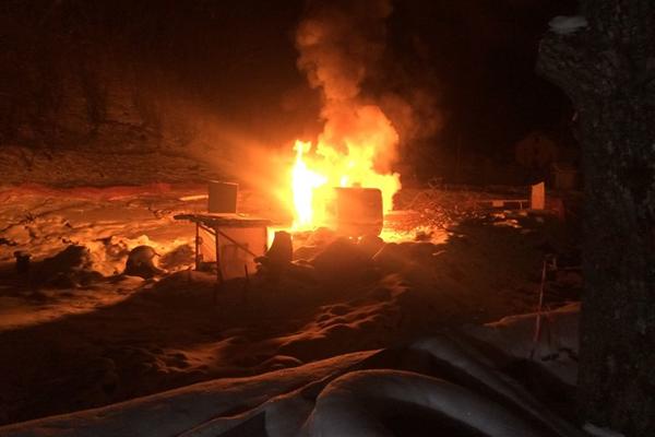 OPSTRUKCIJE U RAKITI SE NASTAVLJAJU? Izgoreo magacin na gradilištu mini hidroelektrane, meštani u šoku! (VIDEO)