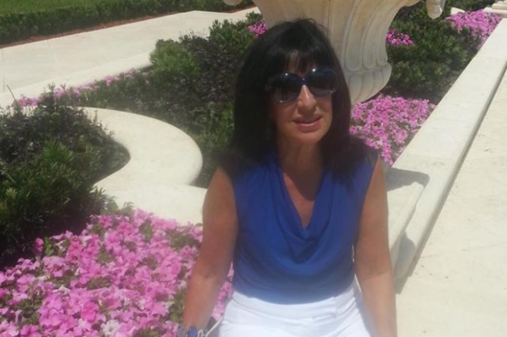 IMA 80 GODINA, A IZGLEDA KAO DA JOJ JE 50! Podelila je svoju tajnu sa celim svetom, a ove tri stvari su KLJUČNE!