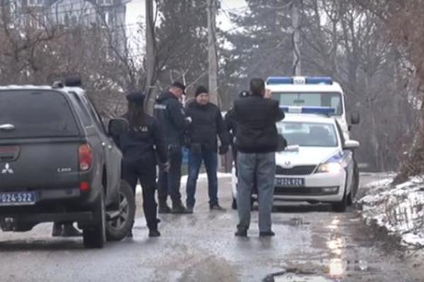 BOMBA U OBRENOVCU: Nalazi se zaglavljena između 2 STABLA, u blizini VELIKI BROJ DOMAĆINSTAVA! (FOTO)