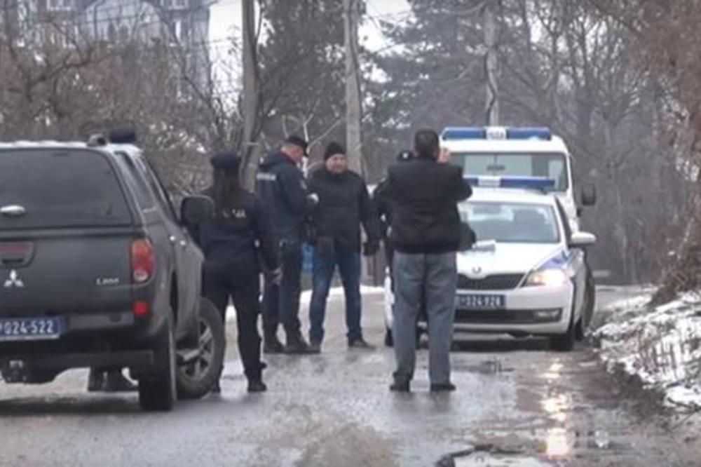 BOMBA U OBRENOVCU: Nalazi se zaglavljena između 2 STABLA, u blizini VELIKI BROJ DOMAĆINSTAVA! (FOTO)