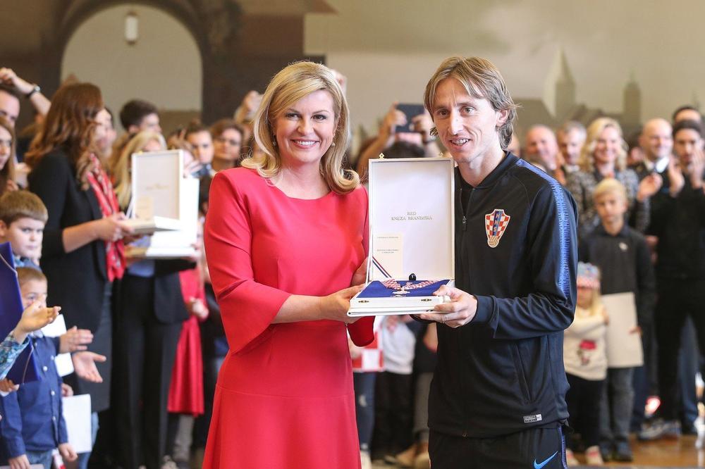 Predsednica Hrvatkse se na nekoliko poslednjih događaja pojavila s novom frizurom  