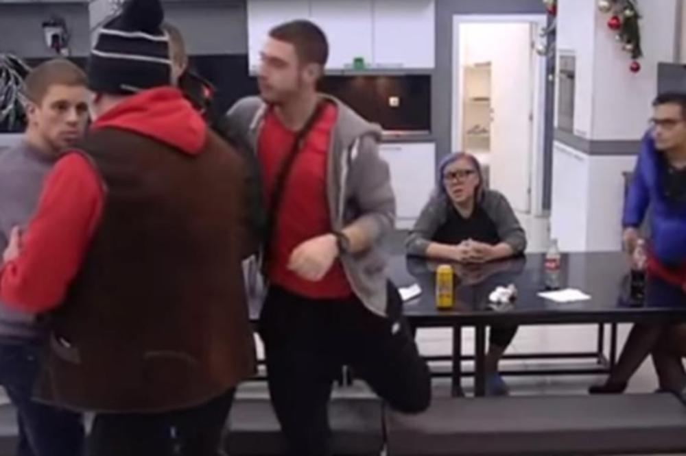 U OVAKVOM STANJU GA NIKADA NISU VIDELI: Petrući bacio BUBICU pa nasrnuo na Marka!