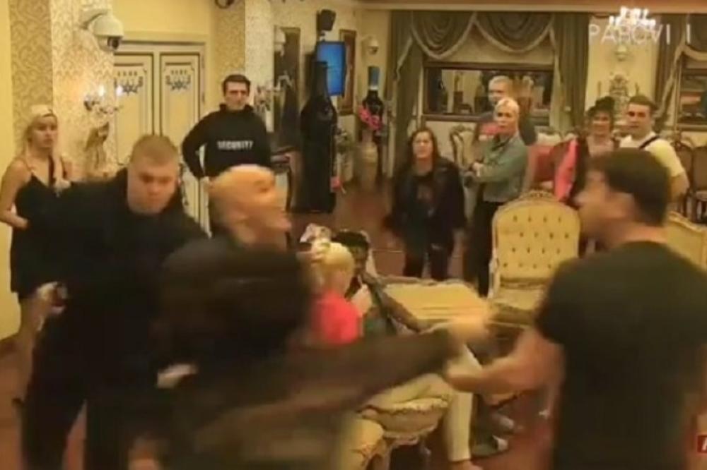 ŽESTOK OBRAČUN U PAROVIMA! Odjednom su krenuli da se MLATE na sve strane i to zbog onoga što se krije u ORMANU