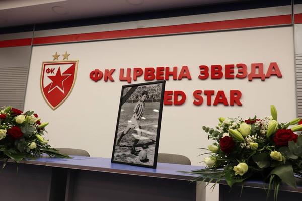 ZBOGOM, ŠEKI! NIKO NIJE BIO KAO TI: Održana komemoracija Šekularcu, od majstora se oprostile legende fudbala!