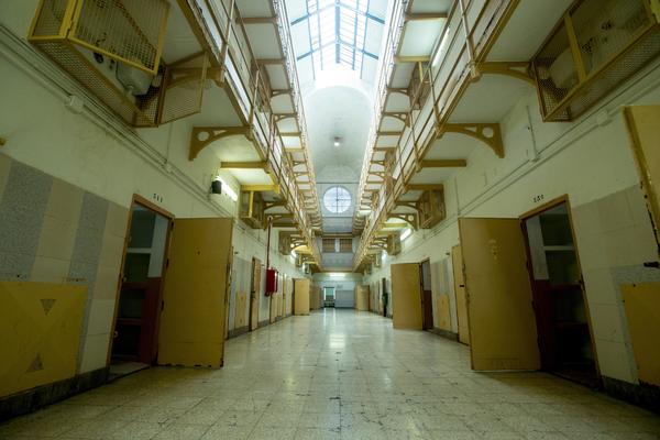 Bekstvo iz zatvora kao sa filma! Zatvorenici iščupali lavabo i WC šolju, isplivao i snimak! Čuvari doživeli šok!