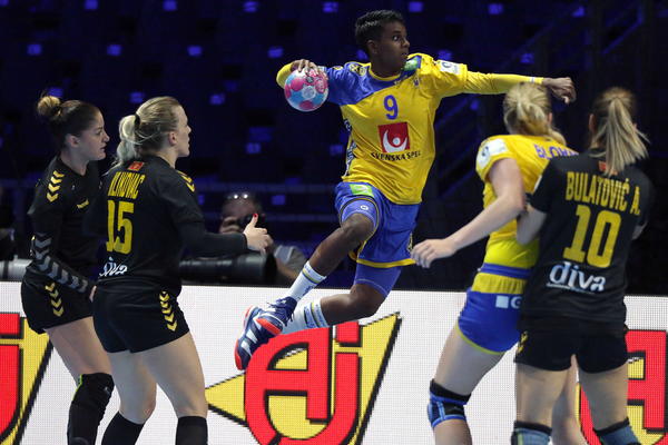 Pre mesec i po dana je igrala protiv Srbije, a sad je odlučila da prekine karijeru u 26. godini i promeni pol!