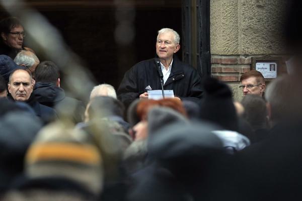 U IME SRBIJE I FUDBALA! ŠEKIJEV VRŠNJAK SE DIRLJIVIM GOVOROM OPROSTIO OD MAJSTORA: Bio si igrač sveta, ravan Peleu!