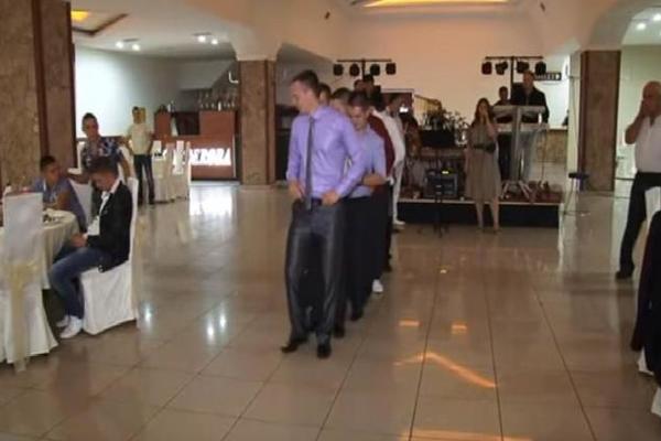 OVAKVO KOLO NIKAD NISTE VIDELI: Novi trend na svadbama u Srbiji će vas RASPAMETITI! (VIDEO)