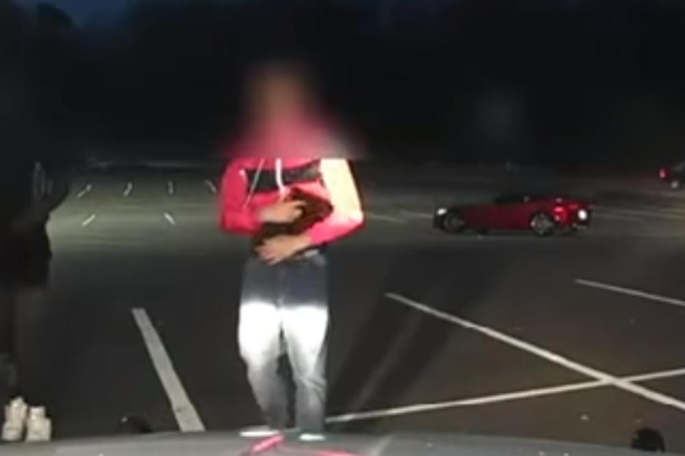 OD SMRTI SU IH DELILE SEKUNDE! Tinejdžeri su uradili nešto baš glupo pred policajcem, mogli su da nastradaju!