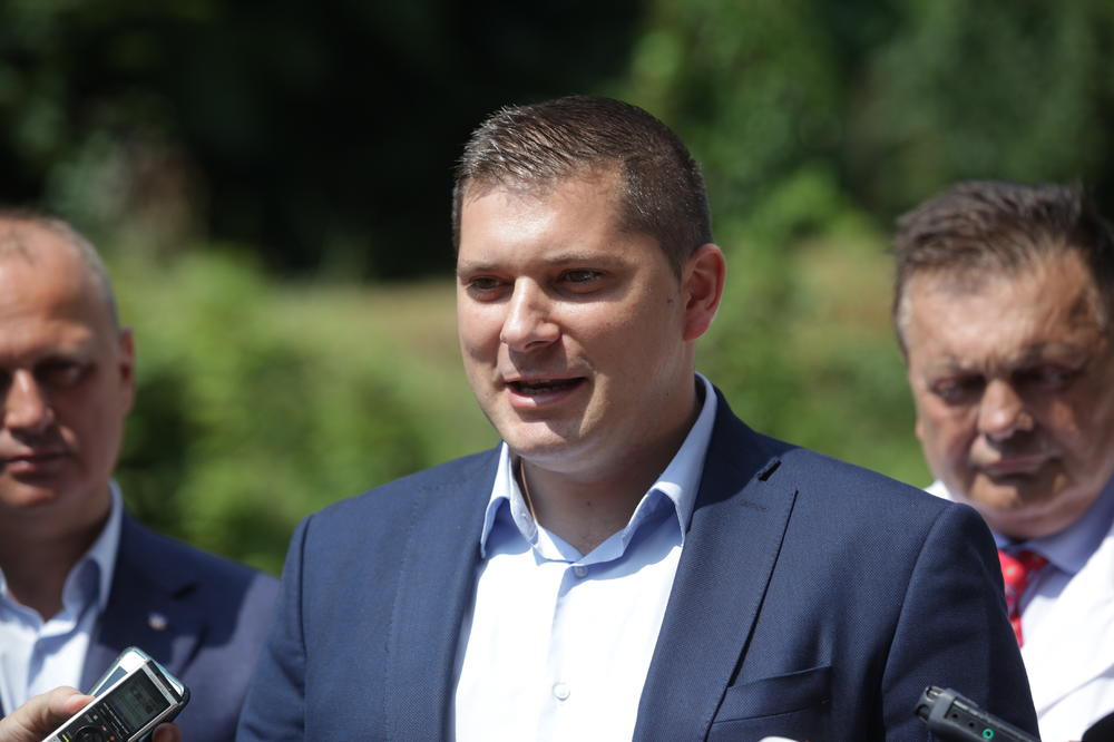 RASTE BROJ ZAPOSLENIH I PLATE U BEOGRADU: Nikodijević se oglasio pred sednicu o rebalansu budžeta