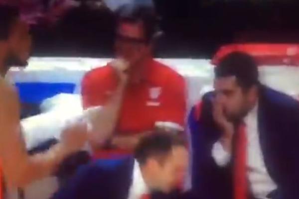 DEJVIDA BLATA PATOSIRA KO KAKO STIGNE: Posle sudije, popio je nokaut i od protivničkog igrača!