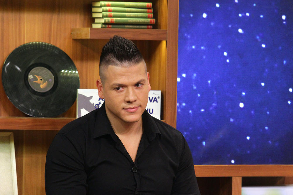 VI KOJI ME PLJUJETE IZA LEĐA A NAZIVATE FAMILIJOM: Slobu RAZOČARALI BLISKI LJUDI pa im uputio poruku upozorenja