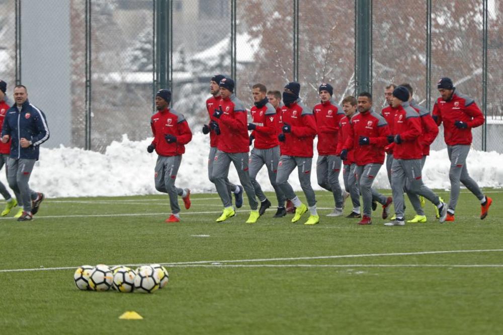 ZVEZDA OTPUTOVALA NA KIPAR: Milojević poveo 32 igrača na prvi deo priprema!