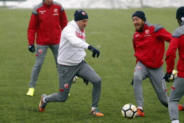 CRVENA ZVEZDA PALI MAŠINU: Poznato kada crveno-beli igraju prvu utakmicu u 2019. godini!