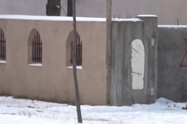 SEKTAŠKI I SATANISTIČKI SIMBOLI U OBRENOVCU: Grafiti KEFO ZOTE pored škola i parkova, OBRENOVČANI U PANICI! (FOTO)