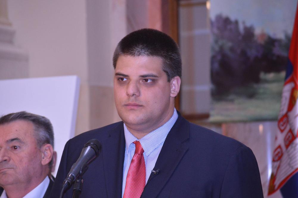 ŠEŠELJ: Subvencije strancima preusmeriti na domaću privredu