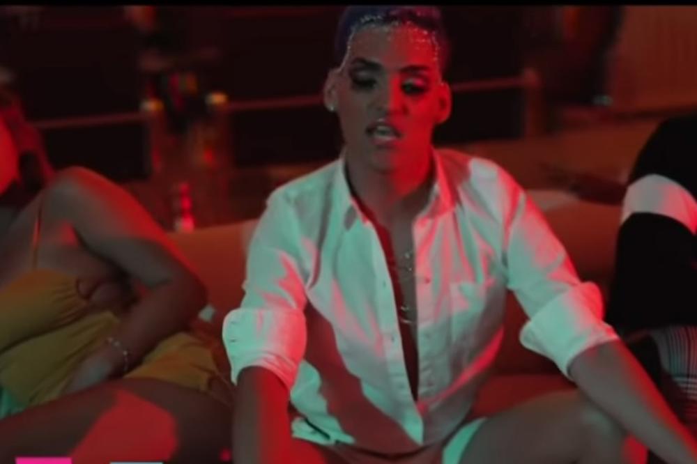 REPER HOMOSEKSUALAC UPUCAN SA OSAM HITACA NASRED ULICE: Otišla je osoba sa toliko SNOVA! (FOTO)