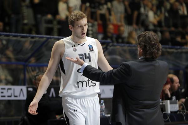 ŠTA OVO TREBA DA ZNAČI: Lendejl se na dirljiv način oprostio od Partizana, a onda je obrisao poruku!