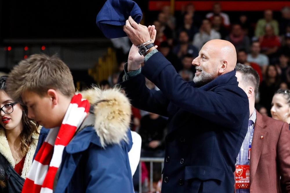 OBRADOVIĆ SE SMEJAO ZBOG ZVEZDINOG BUDŽETA: Nije mogao da veruje šta su napisali srpski mediji!