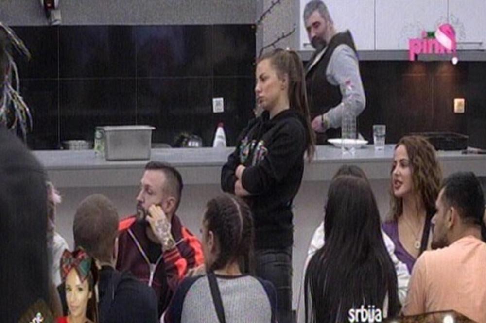 AKO JE TAKO ONDA STE TI I TVOJ SUPRUG, OZBILJNI PREVARANTI: Miki osuo paljbu po Dragani Mitar, sve PUCALO