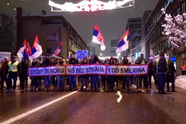 POČEO 11. PROTEST JEDAN OD PET MILIONA: Okupljenima će govoriti Prelević i Manojlović