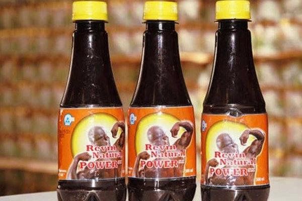 NIJE MU SE SPUSTIO SEDAM SATI: Piće AFRODIZIJAK povučeno iz prodaje nakon užasnih iskustava muškaraca! (FOTO)