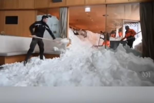 NEVREME ŠIROM CELE EVROPE: U ovoj zemlji lavina je pala na hotel! (VIDEO)