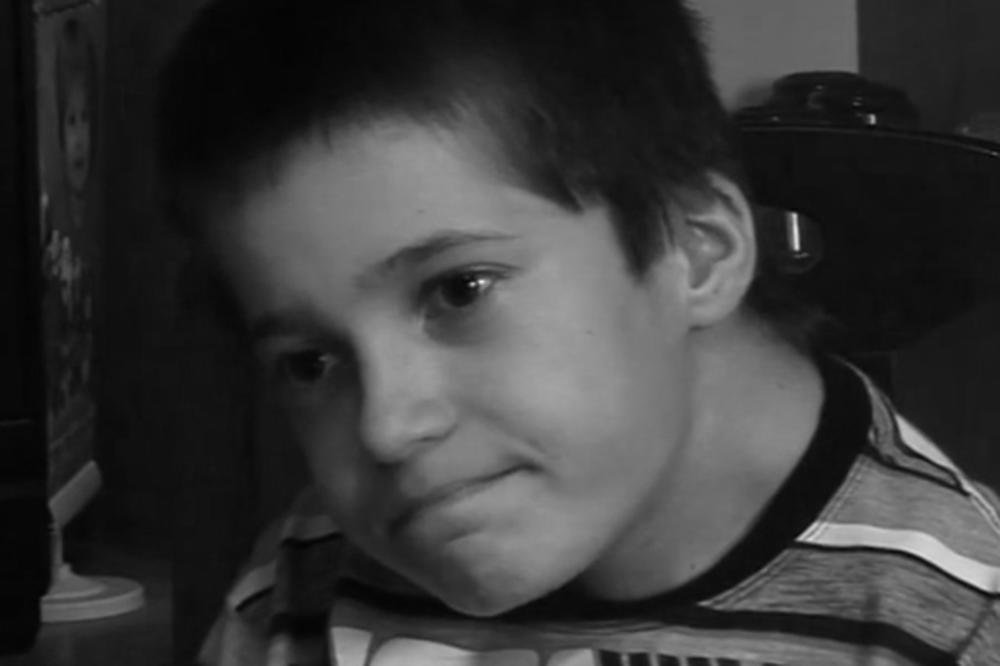 OVO JE MALI ANDRIJA KOJI JE DANAS PREMINUO: Bio je odličan đak, obožavao istoriju i razbijao šah! HRABRO MALO SRCE