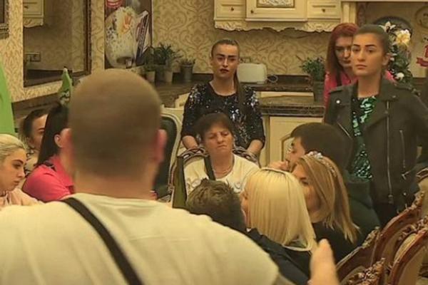 NEKADA JE SVE PRŠTALO OD  LJUBAVI I STRASTI: Đole i Anđelina doživeli KRAH ROMANSE?!