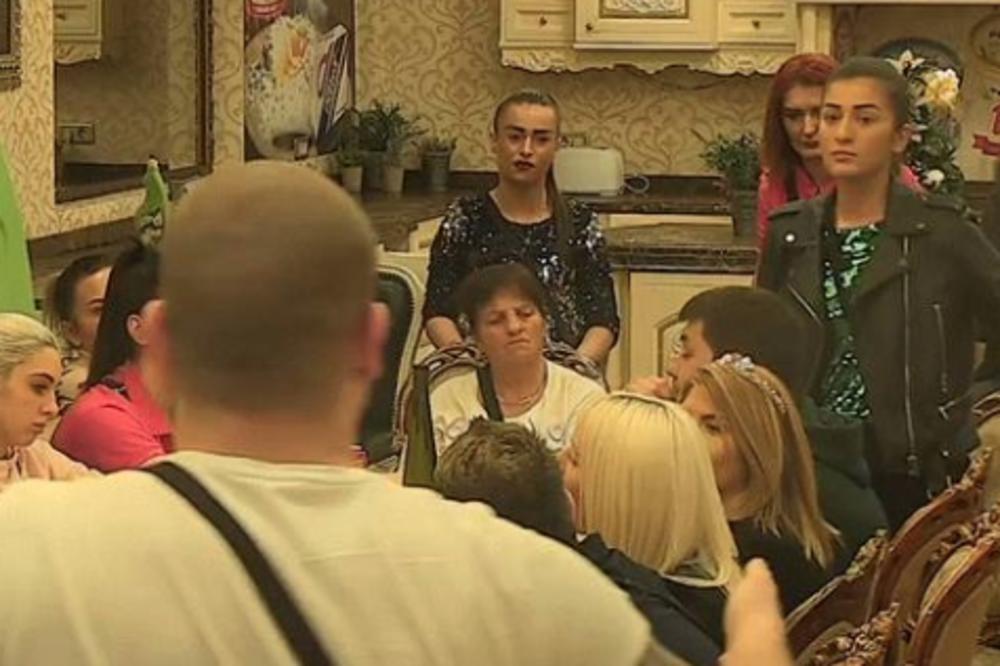 NEKADA JE SVE PRŠTALO OD  LJUBAVI I STRASTI: Đole i Anđelina doživeli KRAH ROMANSE?!