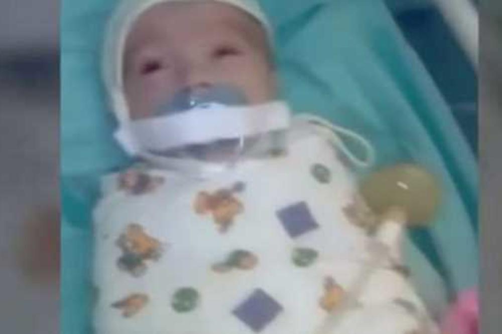 MEDICINSKO OSOBLJE ZLOSTAVLJALO BEBU: Kada vidite REAKCIJU MAJKE, ZAPLAKAĆETE! (VIDEO)