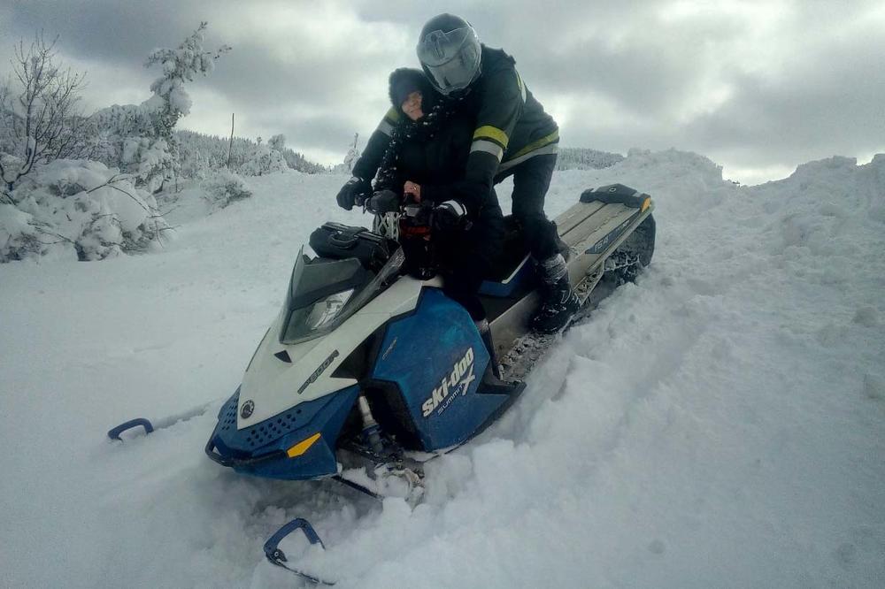 OVA BAKA IZ SELA GORNJE KOŠLJE BILA JE U VELIKOM PROBLEMU: Morali su da reaguju SRPSKI SPASIOCI! (FOTO)