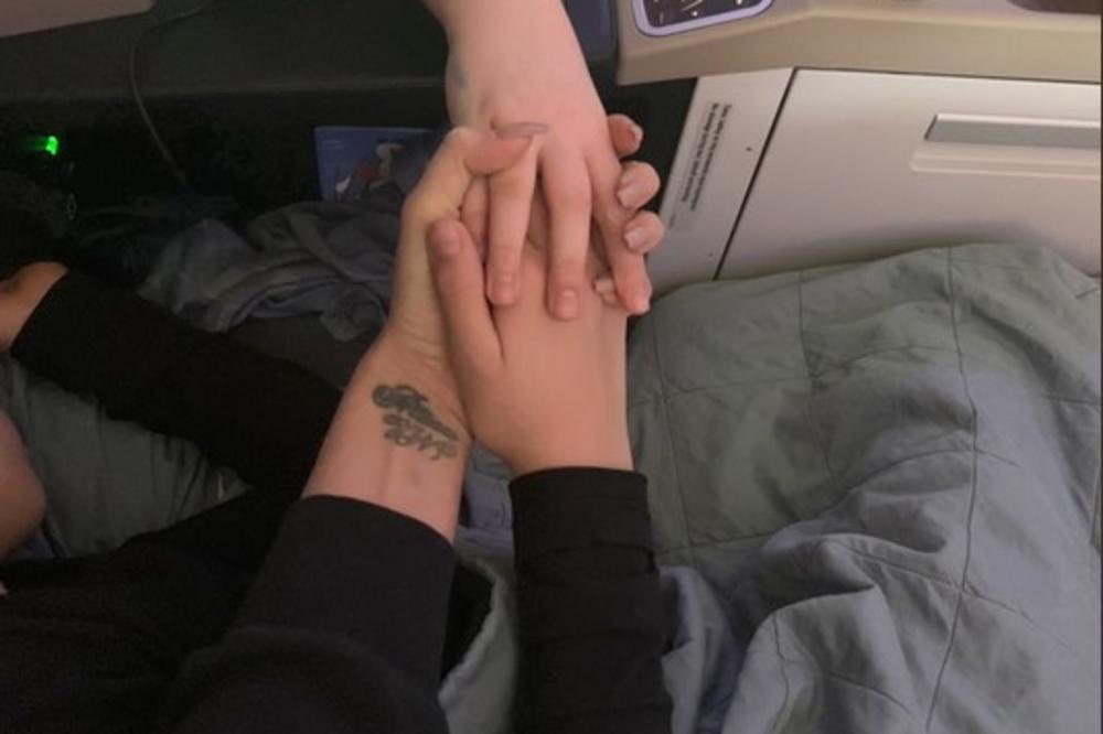 FOTOGRAFIJA JK IZ AVIONA SLAMA I NAJTVRĐE SRCE: Ovo je njena PRVA OBJAVA dan nakon VELIKE AFERE! (FOTO)