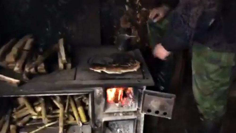 Pogača od brašna i vode koju peče na smederevcu  