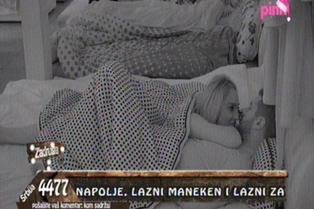 Luna i Marko se pokrili jorganom i prepustili se strastima! (VIDEO)